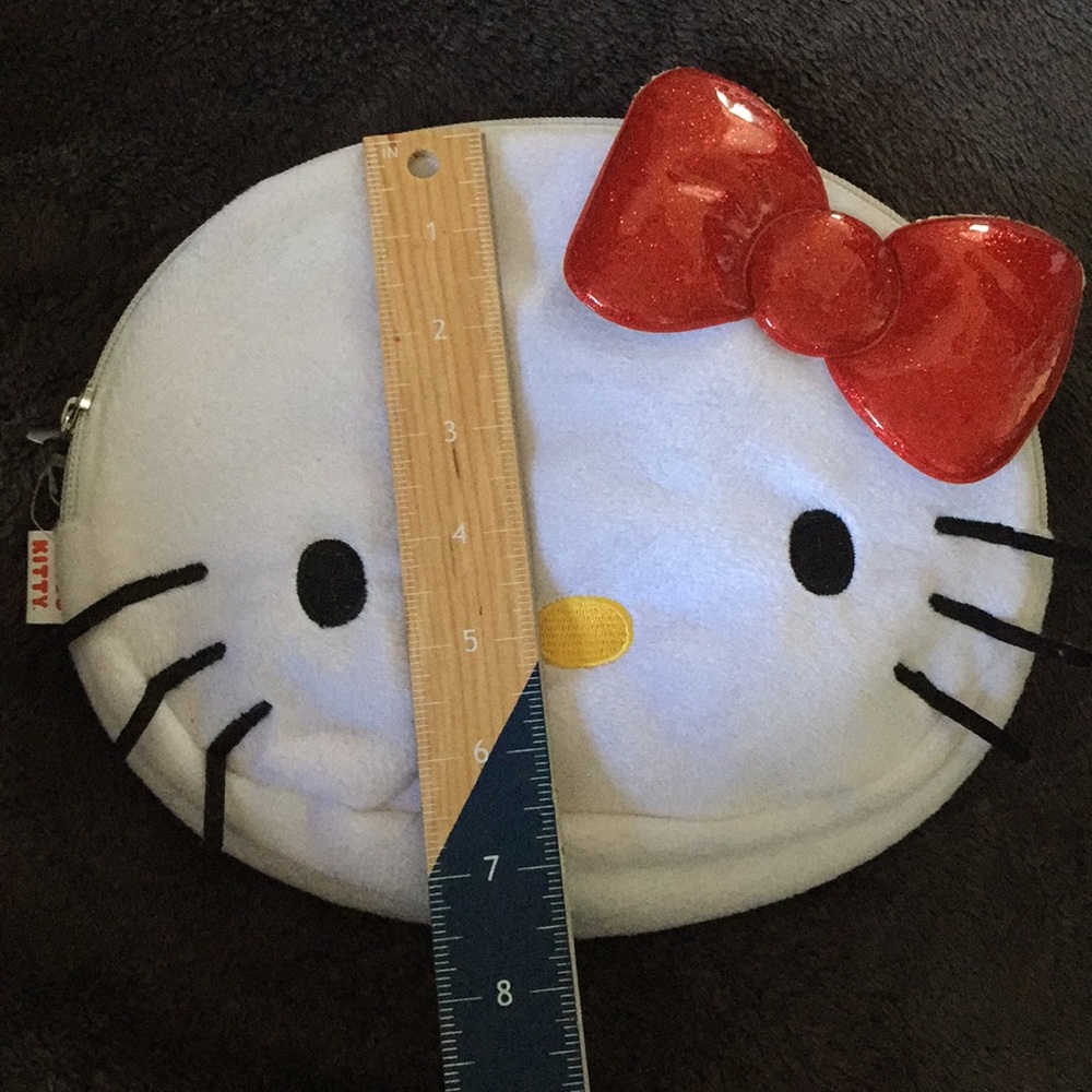 Hello Kitty Pouch - Picture 3 of 5